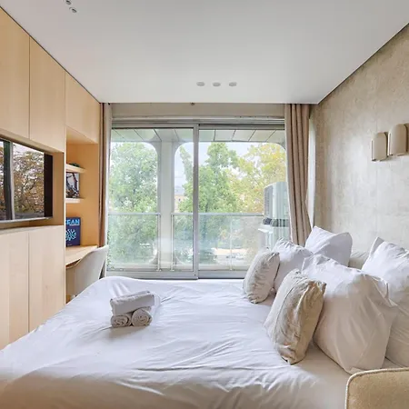 De Luxe Arc De Triomphe